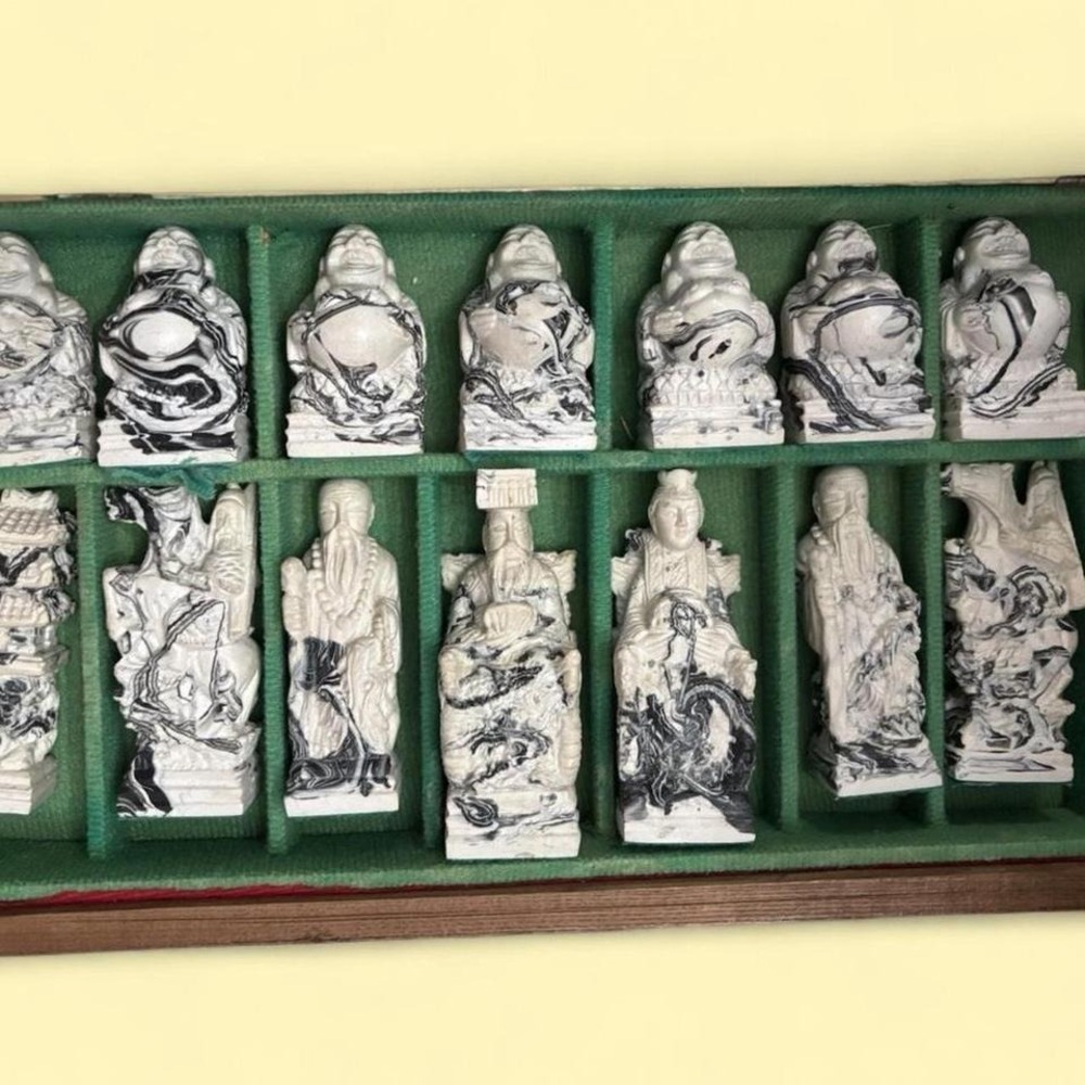 Chinese‎ Vtg Chess Set Carved Resin Marbled Pieces Folding Wood Board Case